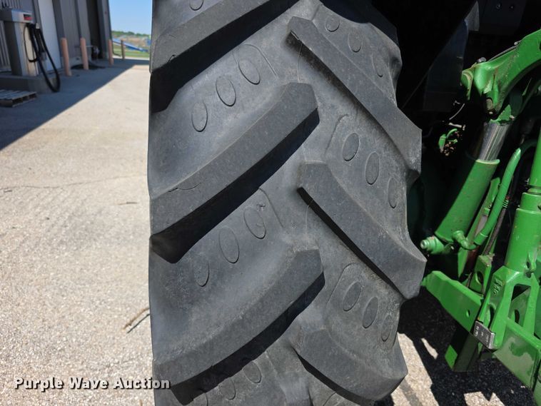 image for item FH6055 2011 John deere 6125M MFWD tractor