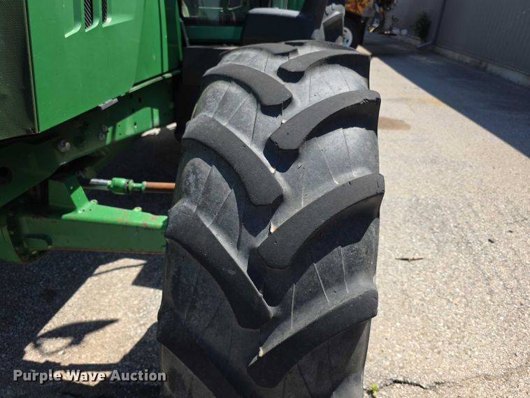 image for item FH6055 2011 John deere 6125M MFWD tractor