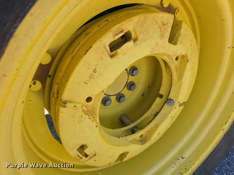 image for item FH6055 2011 John deere 6125M MFWD tractor