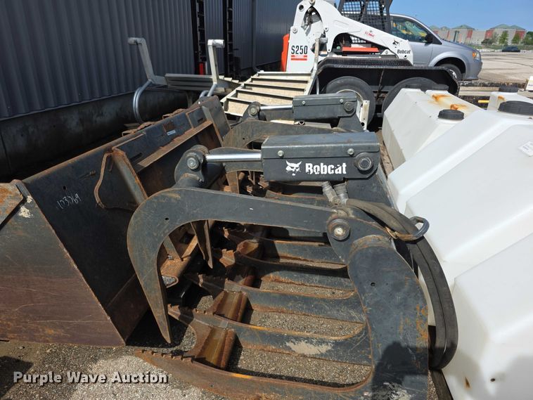 image for item FH6057 2015 Bobcat T770 tracked skid steer loader