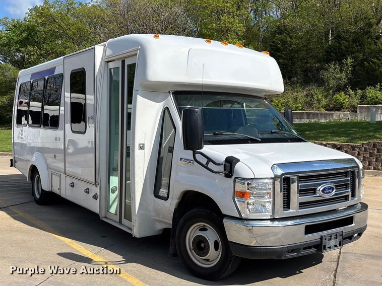 image for item FH7076 2014 Ford E450 shuttle bus