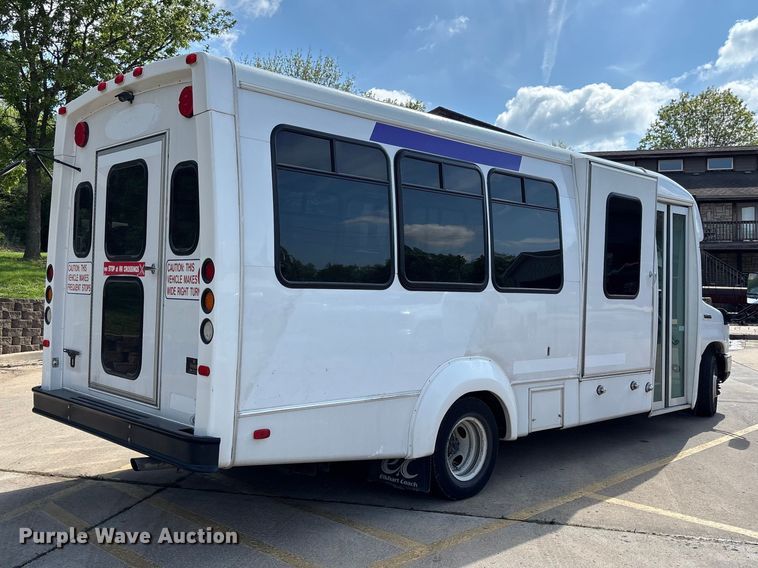 image for item FH7076 2014 Ford E450 shuttle bus