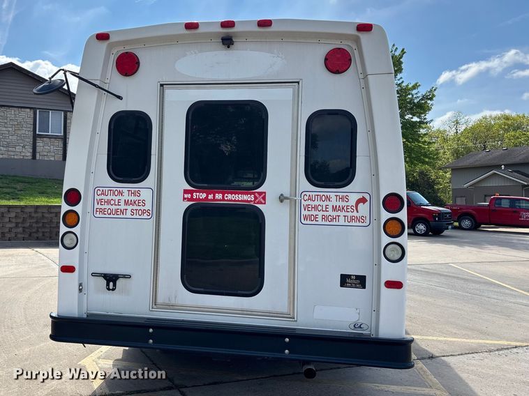 image for item FH7076 2014 Ford E450 shuttle bus