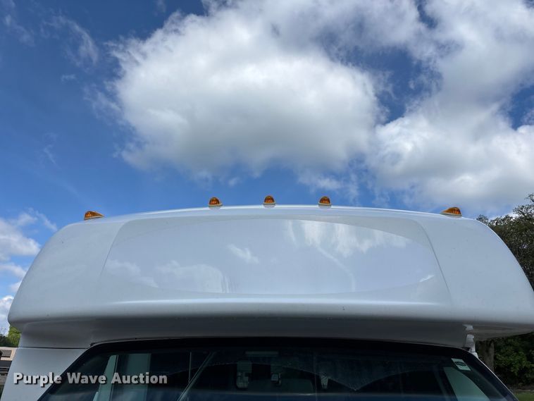 image for item FH7076 2014 Ford E450 shuttle bus