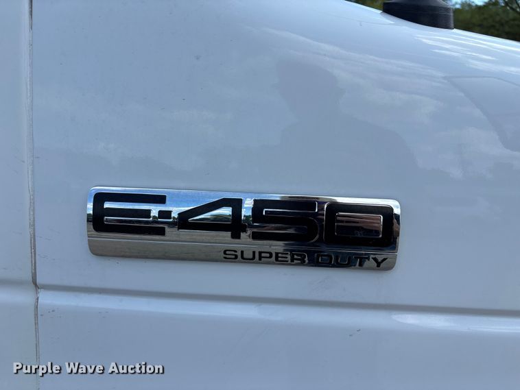 image for item FH7076 2014 Ford E450 shuttle bus