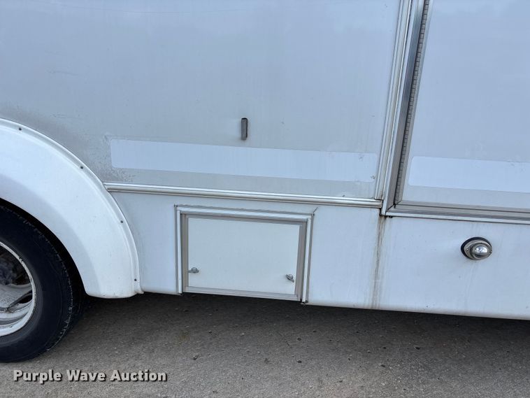 image for item FH7076 2014 Ford E450 shuttle bus