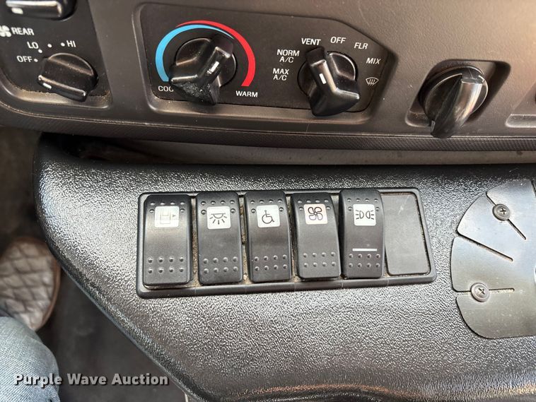 image for item FH7076 2014 Ford E450 shuttle bus