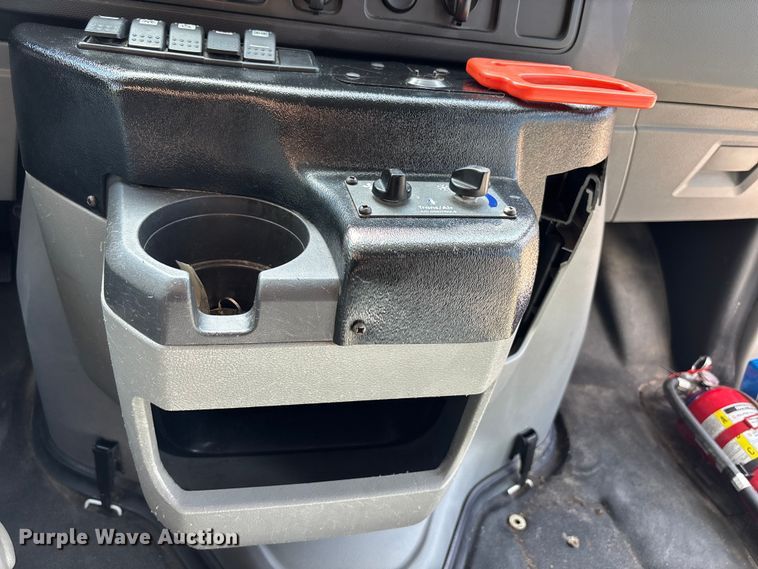 image for item FH7076 2014 Ford E450 shuttle bus