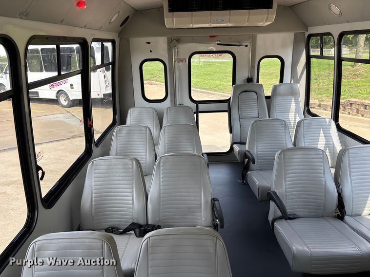 image for item FH7076 2014 Ford E450 shuttle bus
