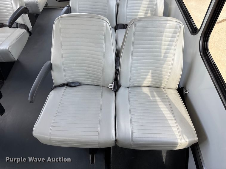 image for item FH7076 2014 Ford E450 shuttle bus