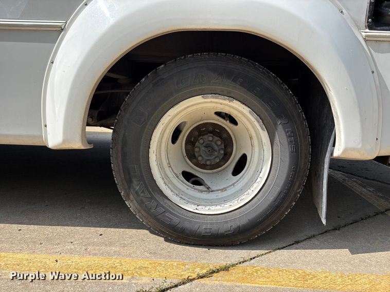image for item FH7076 2014 Ford E450 shuttle bus