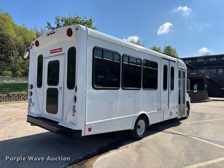 image for item FH7077 2018 Ford E450 shuttle bus