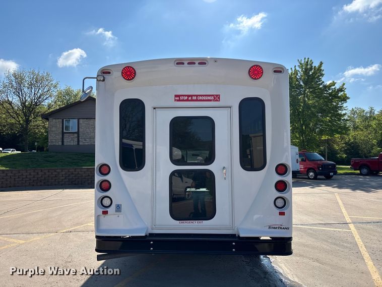 image for item FH7077 2018 Ford E450 shuttle bus