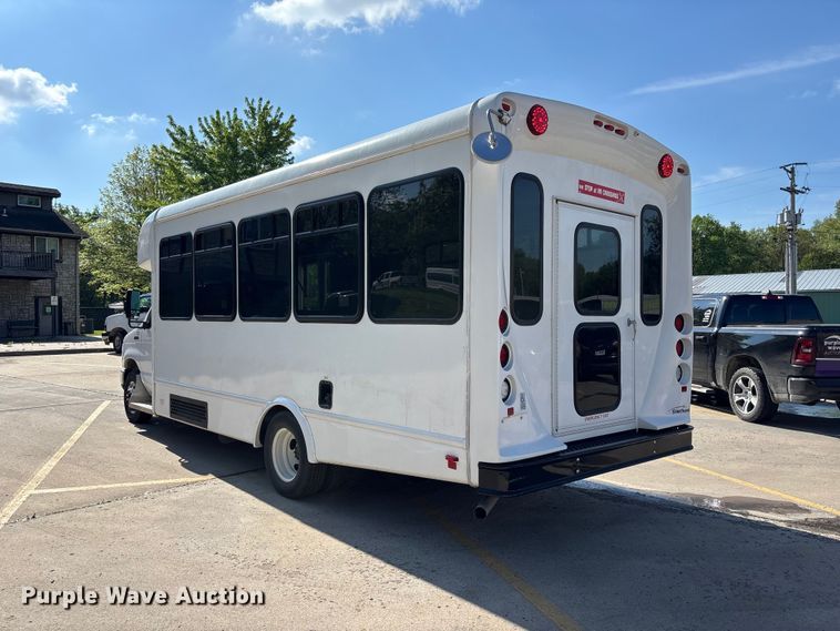 image for item FH7077 2018 Ford E450 shuttle bus