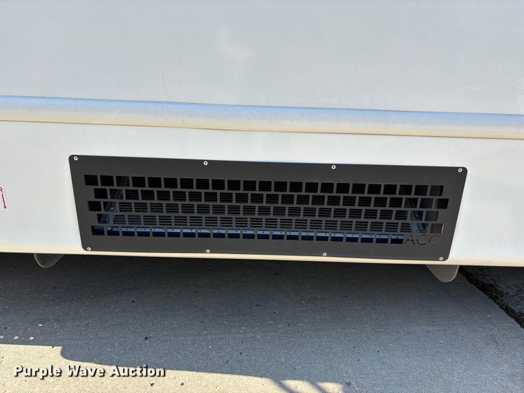image for item FH7077 2018 Ford E450 shuttle bus