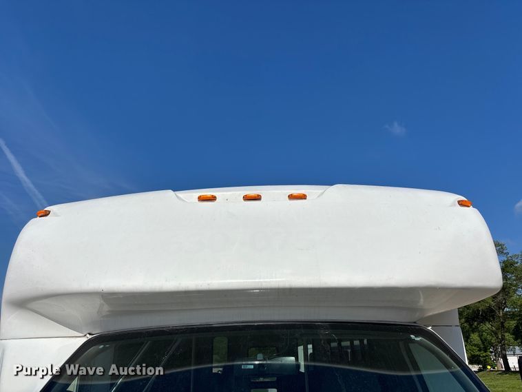image for item FH7077 2018 Ford E450 shuttle bus