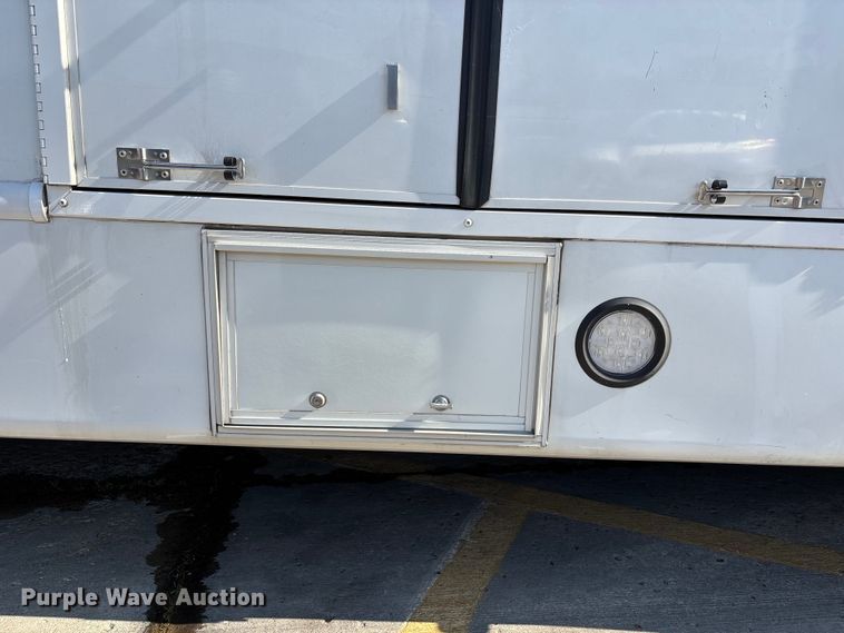 image for item FH7077 2018 Ford E450 shuttle bus