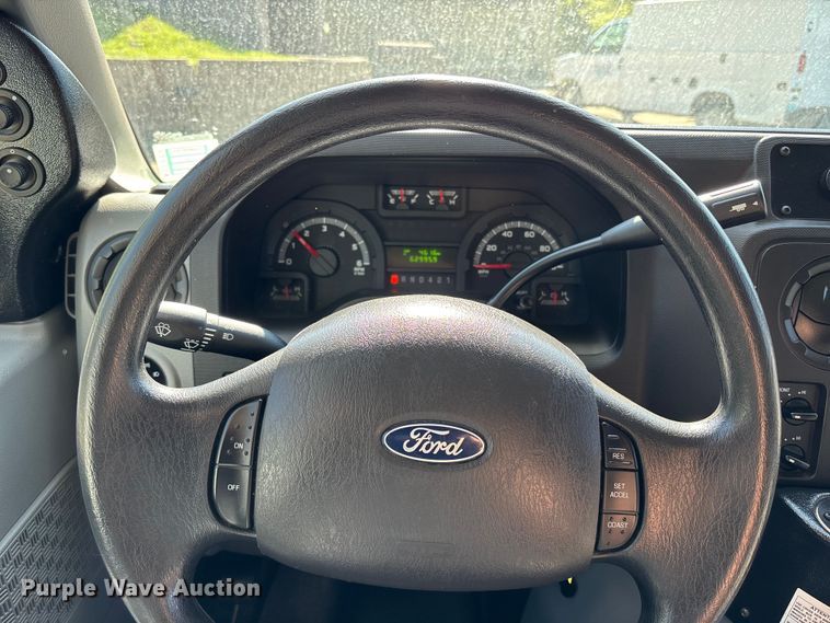 image for item FH7077 2018 Ford E450 shuttle bus