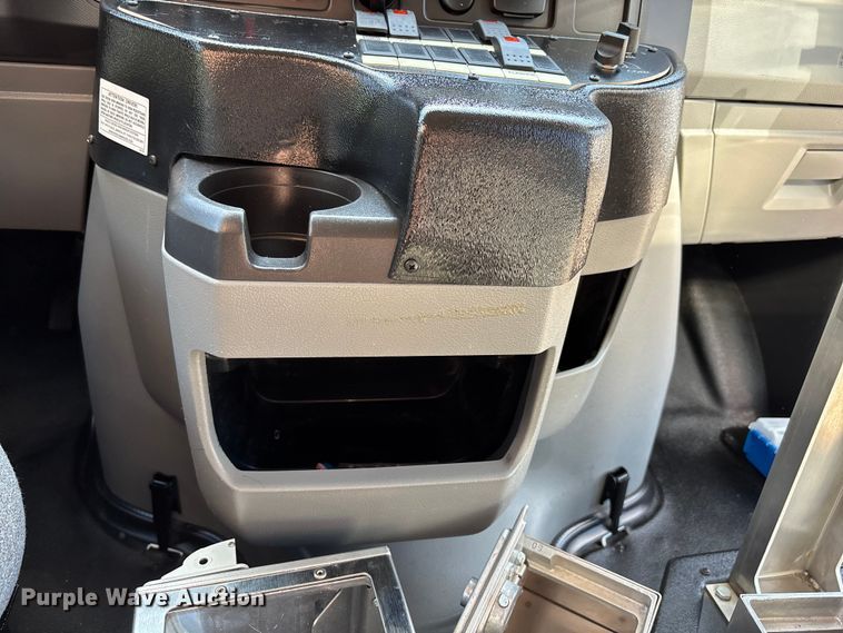 image for item FH7077 2018 Ford E450 shuttle bus