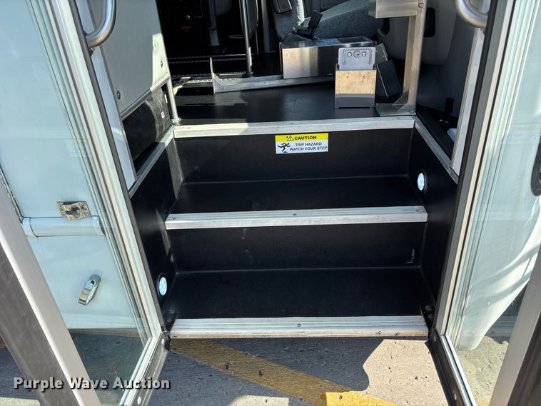 image for item FH7077 2018 Ford E450 shuttle bus
