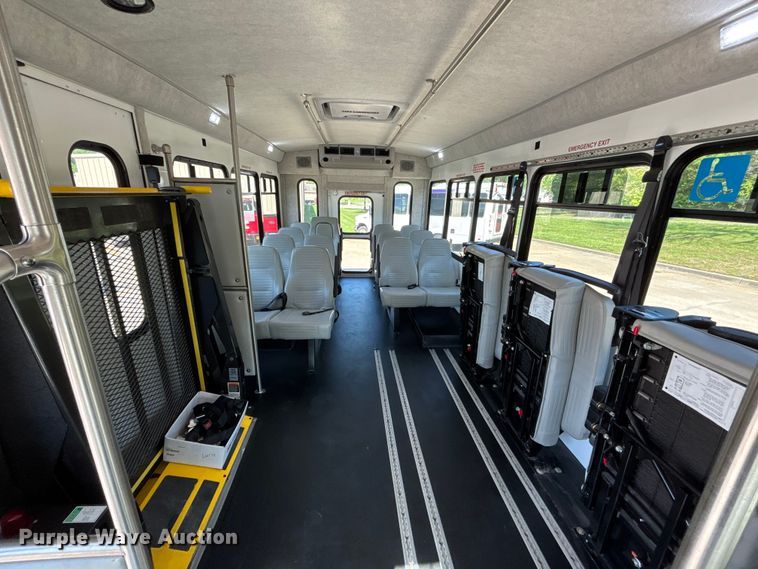 image for item FH7077 2018 Ford E450 shuttle bus