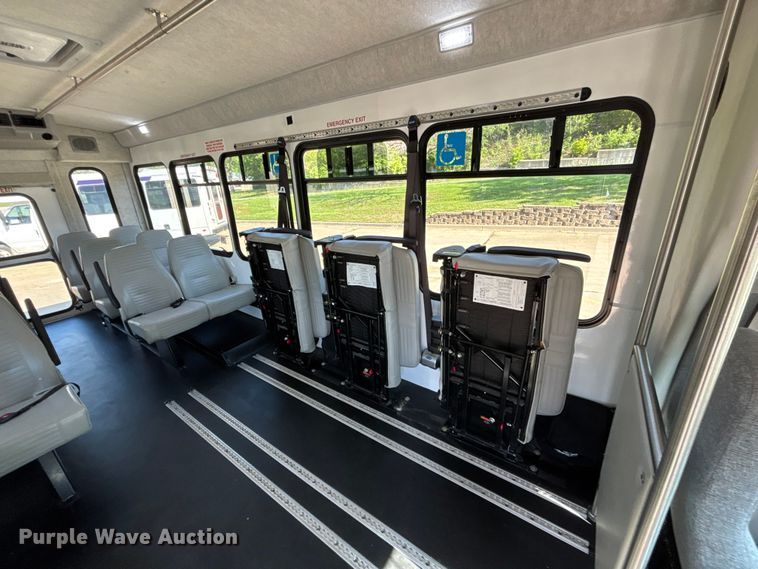 image for item FH7077 2018 Ford E450 shuttle bus