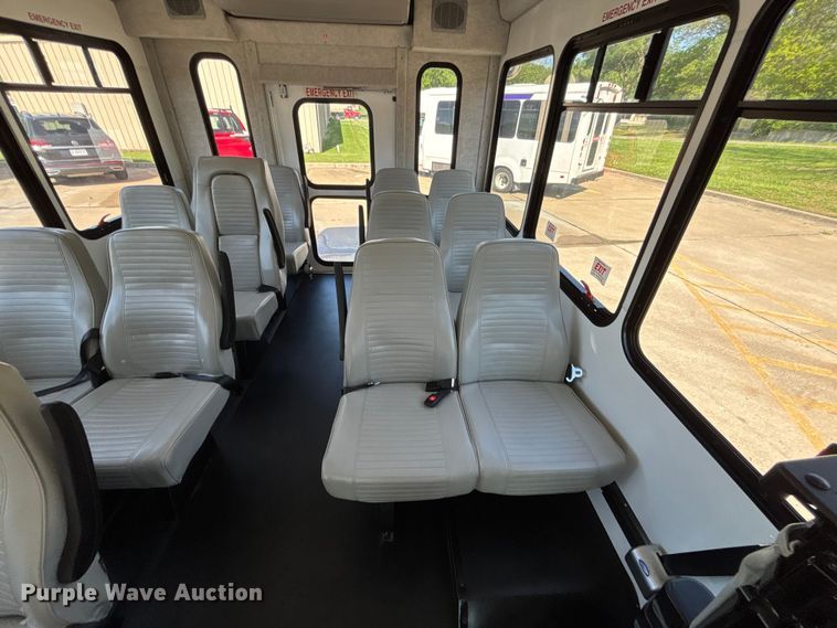 image for item FH7077 2018 Ford E450 shuttle bus