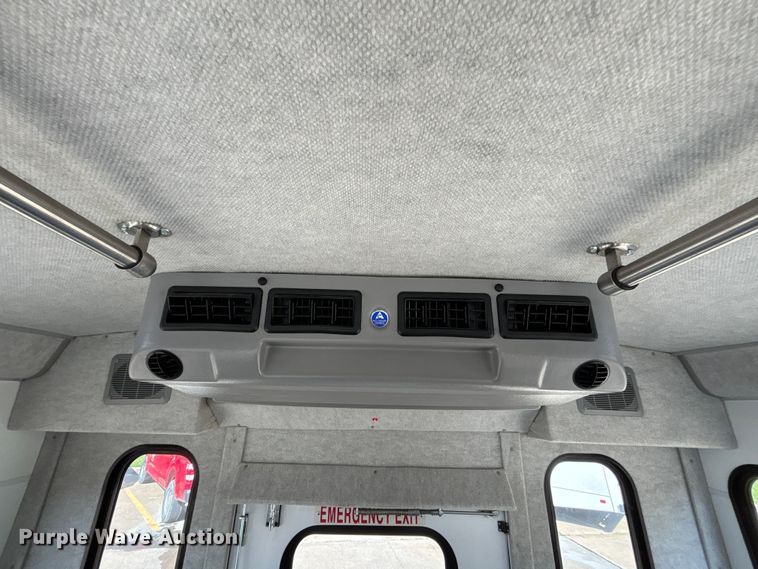 image for item FH7077 2018 Ford E450 shuttle bus