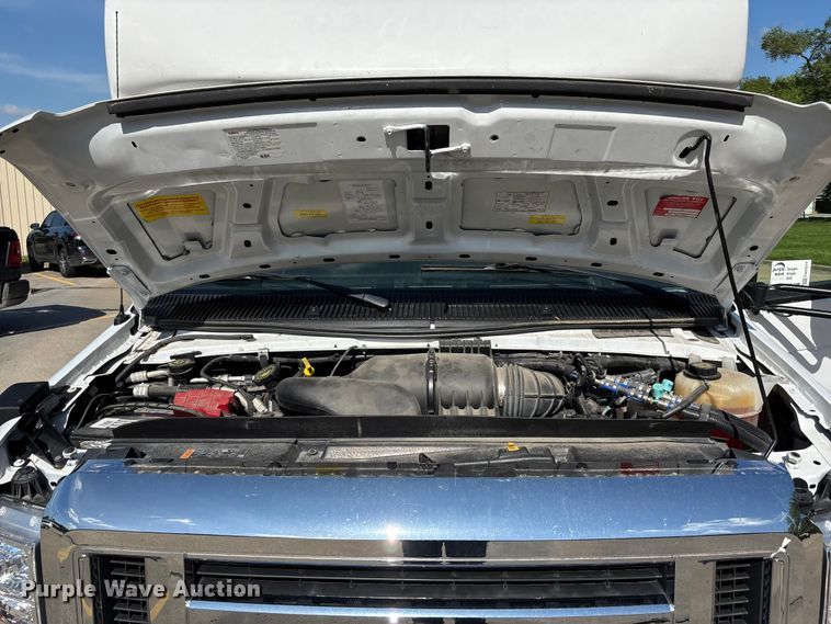 image for item FH7077 2018 Ford E450 shuttle bus
