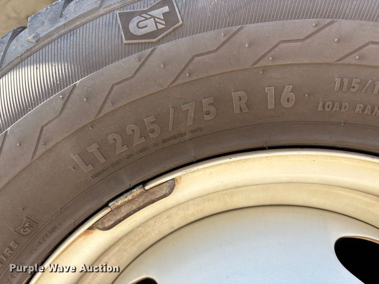 image for item FH7077 2018 Ford E450 shuttle bus