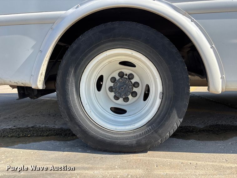 image for item FH7077 2018 Ford E450 shuttle bus