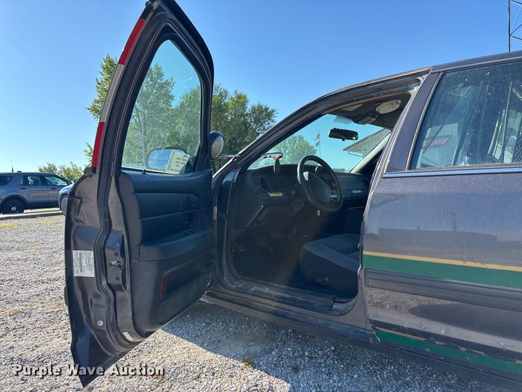 image for item FH7109 2009 Ford Crown Victoria 