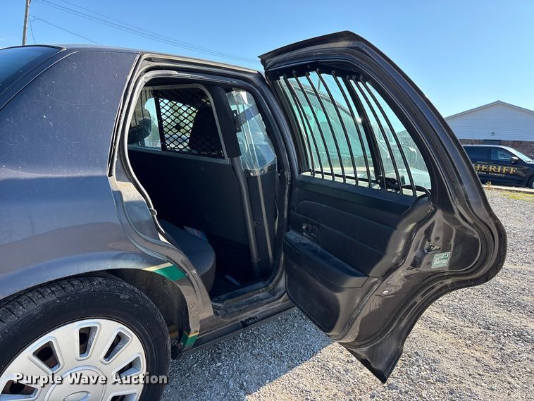 image for item FH7109 2009 Ford Crown Victoria 