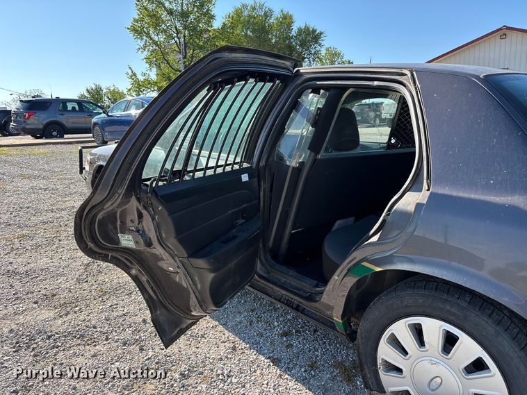 image for item FH7109 2009 Ford Crown Victoria 