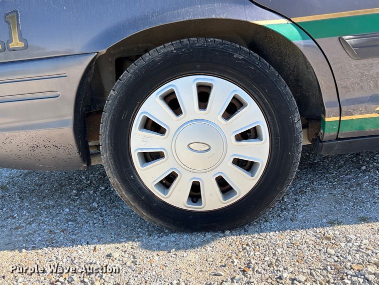 image for item FH7109 2009 Ford Crown Victoria 