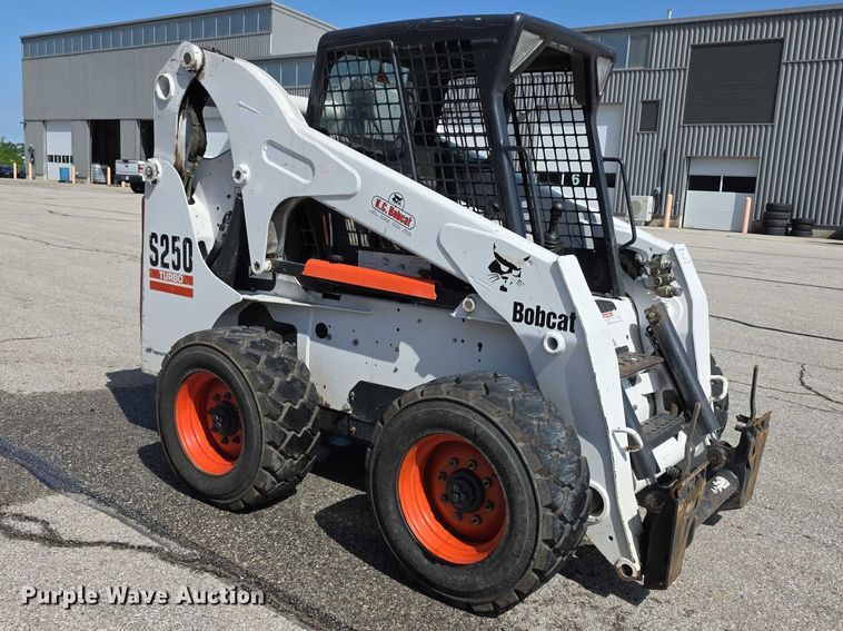 image for item FI0940 2005 Bobcat S250 skid steer loader