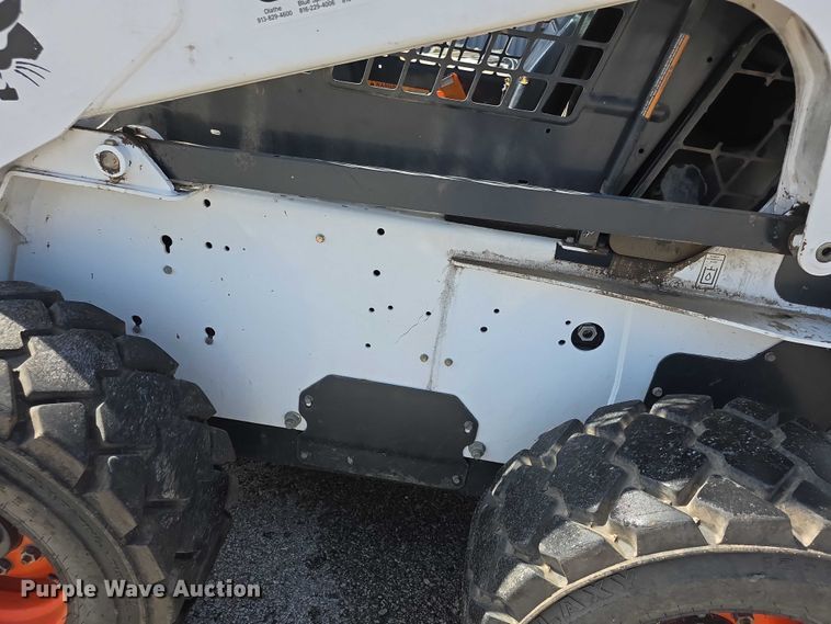 image for item FI0940 2005 Bobcat S250 skid steer loader