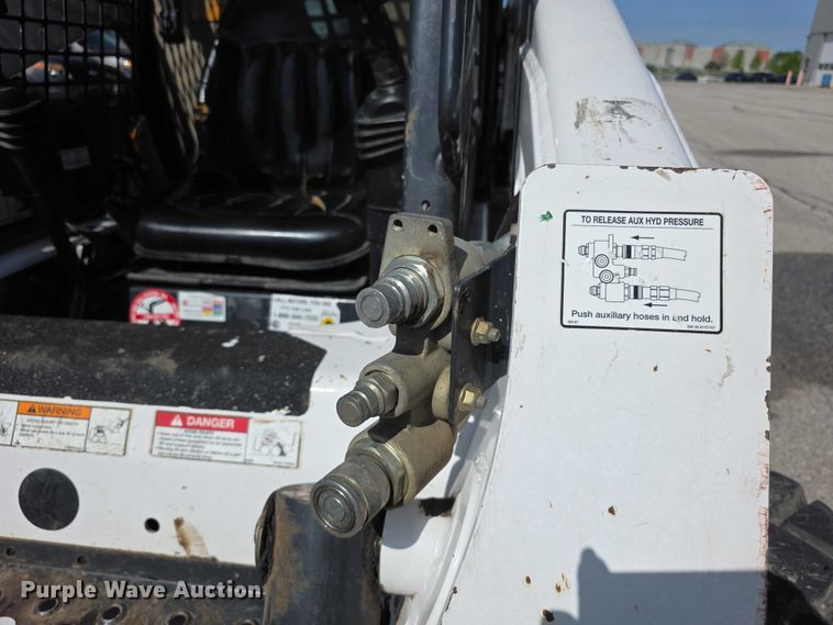 image for item FI0940 2005 Bobcat S250 skid steer loader