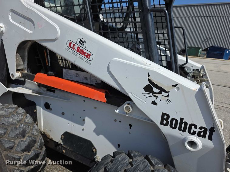 image for item FI0940 2005 Bobcat S250 skid steer loader