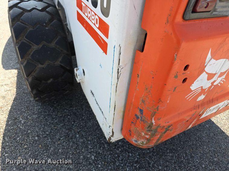 image for item FI0940 2005 Bobcat S250 skid steer loader