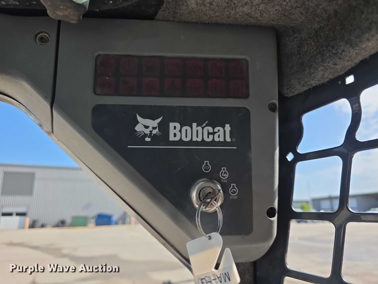 image for item FI0940 2005 Bobcat S250 skid steer loader