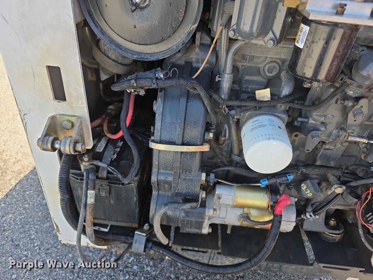 image for item FI0940 2005 Bobcat S250 skid steer loader