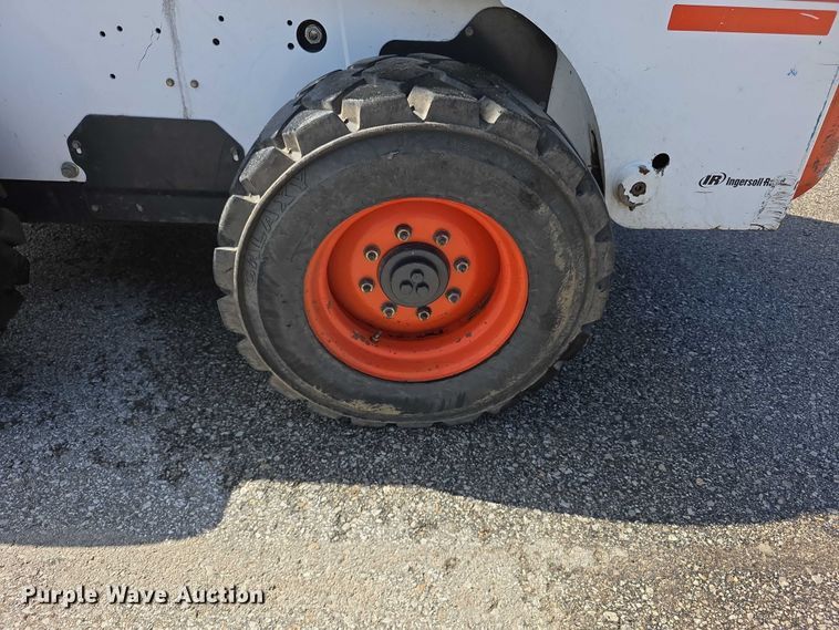 image for item FI0940 2005 Bobcat S250 skid steer loader