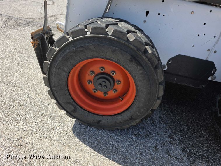 image for item FI0940 2005 Bobcat S250 skid steer loader