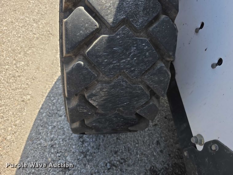 image for item FI0940 2005 Bobcat S250 skid steer loader