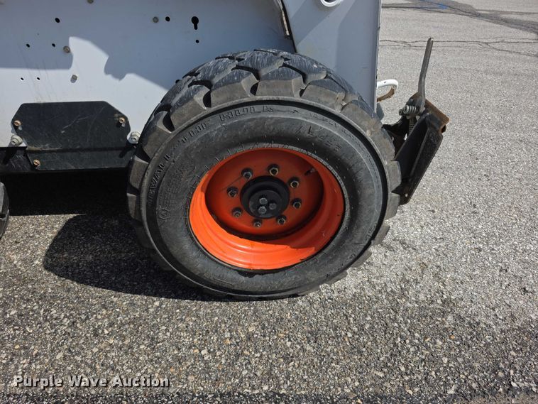 image for item FI0940 2005 Bobcat S250 skid steer loader