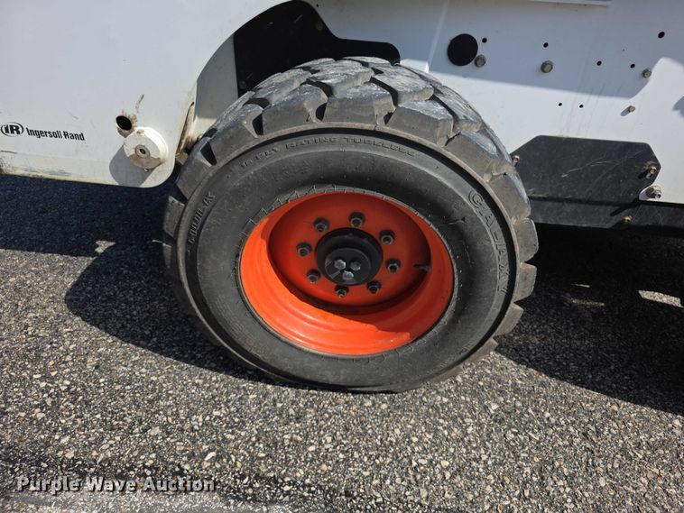 image for item FI0940 2005 Bobcat S250 skid steer loader