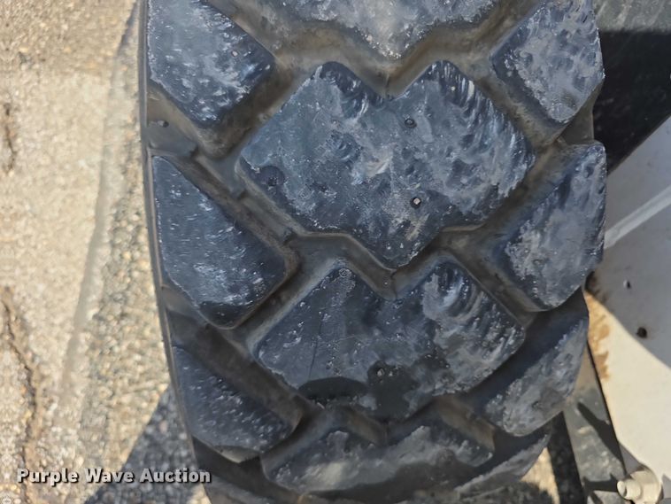 image for item FI0940 2005 Bobcat S250 skid steer loader