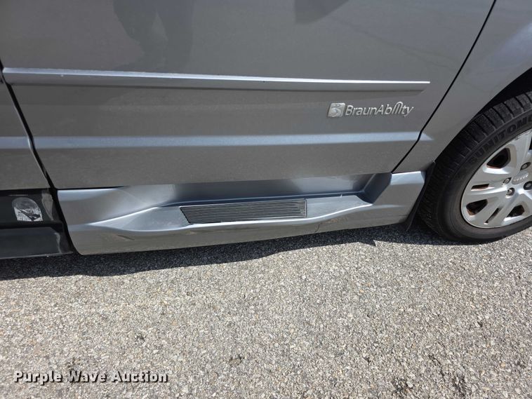 image for item FI0941 2017 Dodge Grand Caravan handicap accessible van