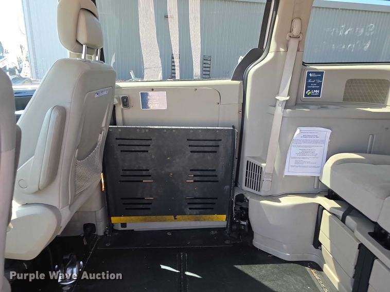 image for item FI0941 2017 Dodge Grand Caravan handicap accessible van
